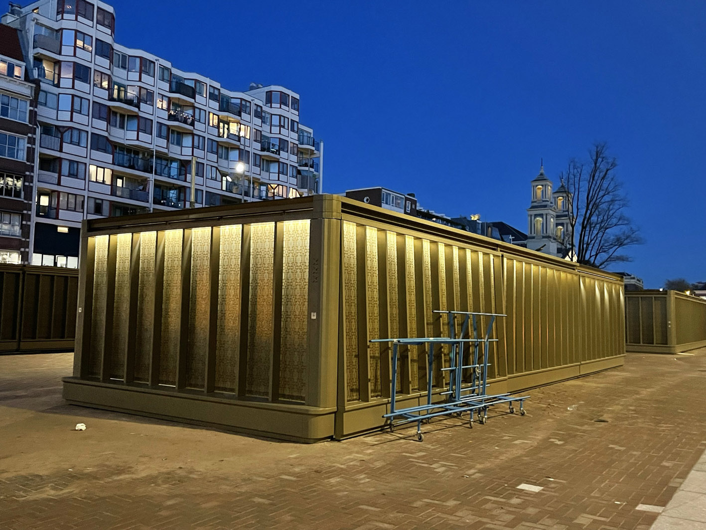 marktbox Waterlooplein Amsterdam facade 4