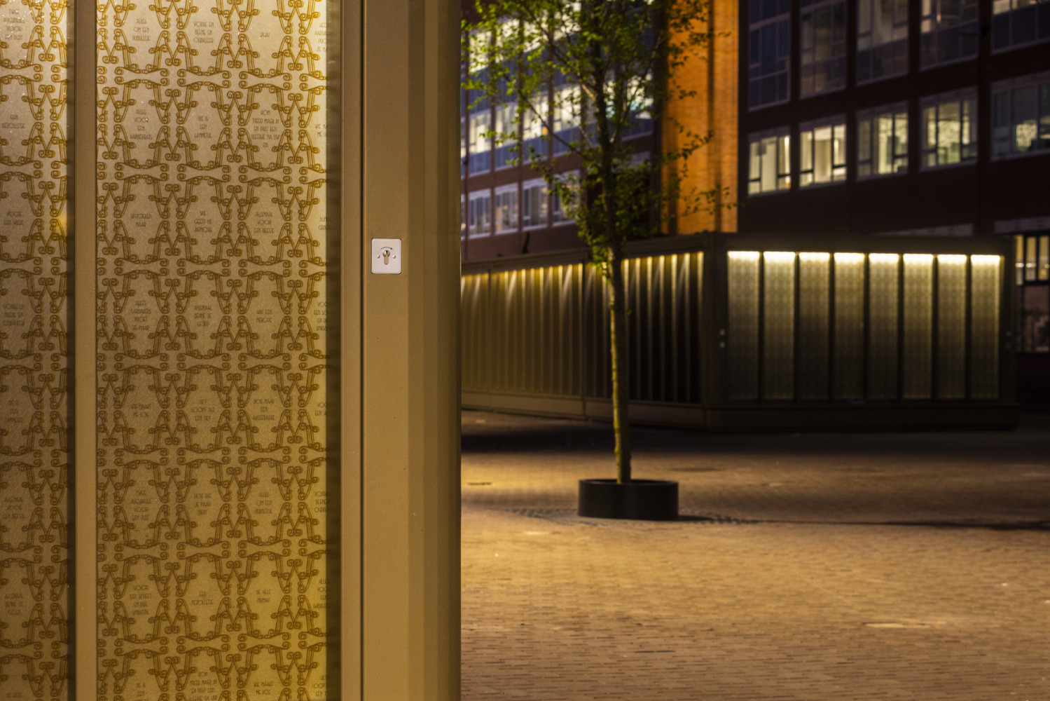 Atelier PUUUR_Waterlooplein kiosks night detail